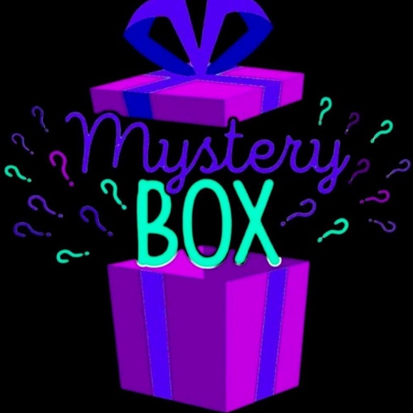 Women’s 7 to 10 Items (Unlistested Inventory)  5lb Mystery Box! - Picture 1 of 9